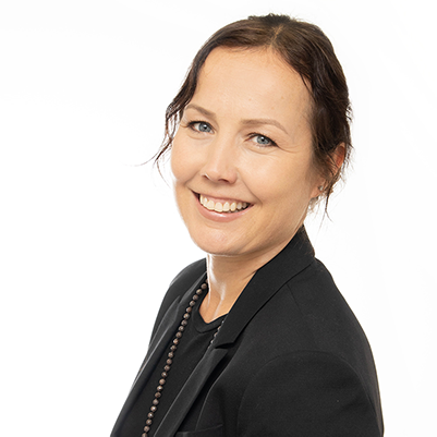 Specialyrkesexamen i ledarskap och företagsledning gav verksamhetschef Isa Mäkelä styrka, tilltro och uppmuntran att ta itu med att utveckla nytt, produktifiera tjänster, innovera, brainstorma och skapa nätverk. Isa Mäkelä - Specialyrkesexamen i ledarskap och företagsledning studerandes erfarenheter